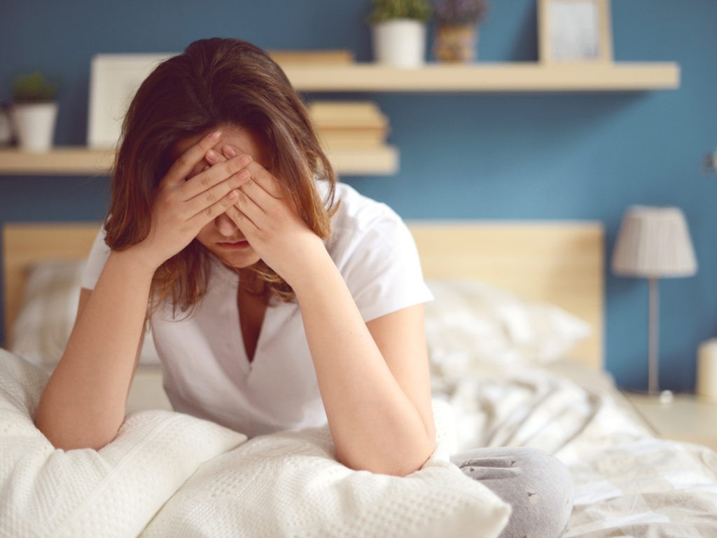 khó ngủ cũng gây rụng tóc