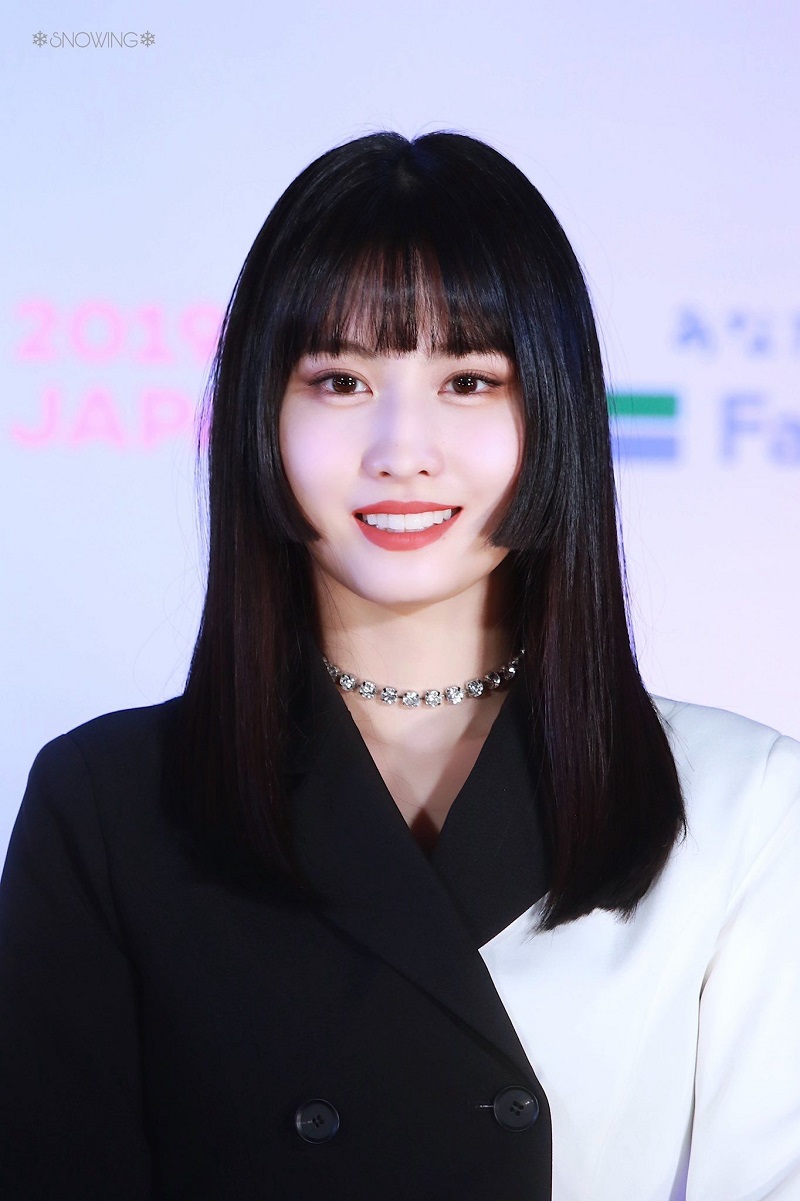 Thành viên người Nhật Momo của TWICE với kiểu tóc Hime đậm chất Nhật Bản